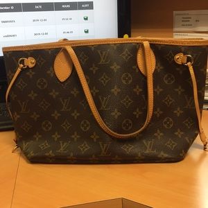 This authentic Louis Vuitton neverfull MM